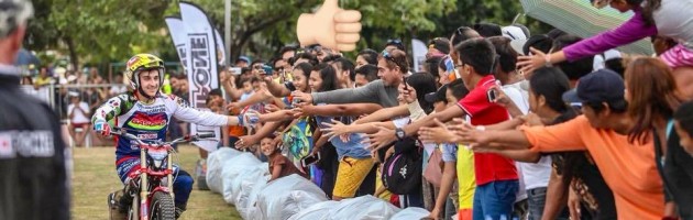 J.PERRET rentre d’un show au Philippines devant 4 500Personnes